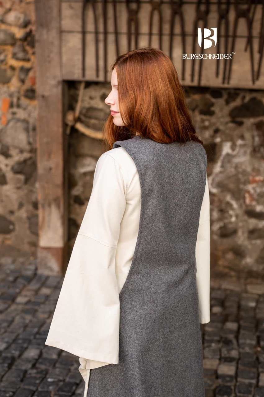 Wool Surcot Albrun - Image 4