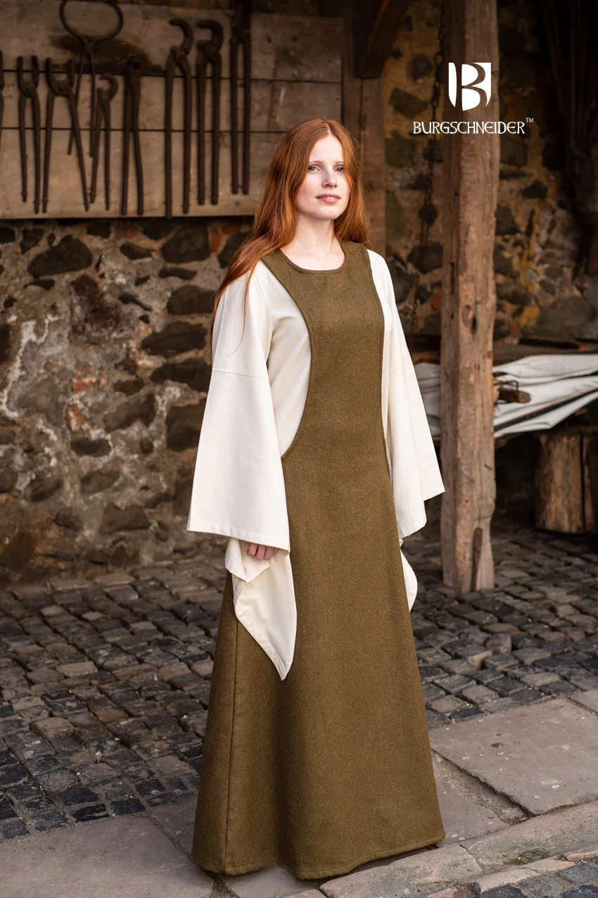 Wool Surcot Albrun - Image 9