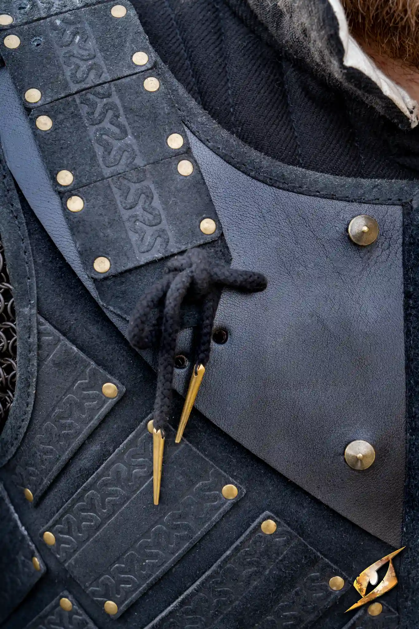 Woodsman Suede Shoulder Armour - Image 10