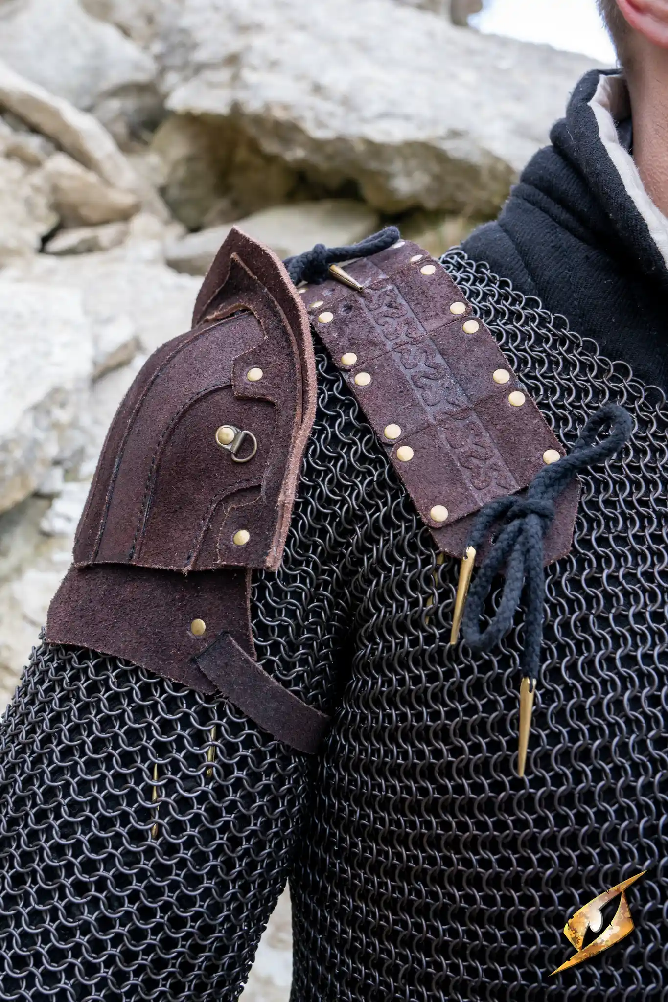 Woodsman Suede Shoulder Armour - Image 13