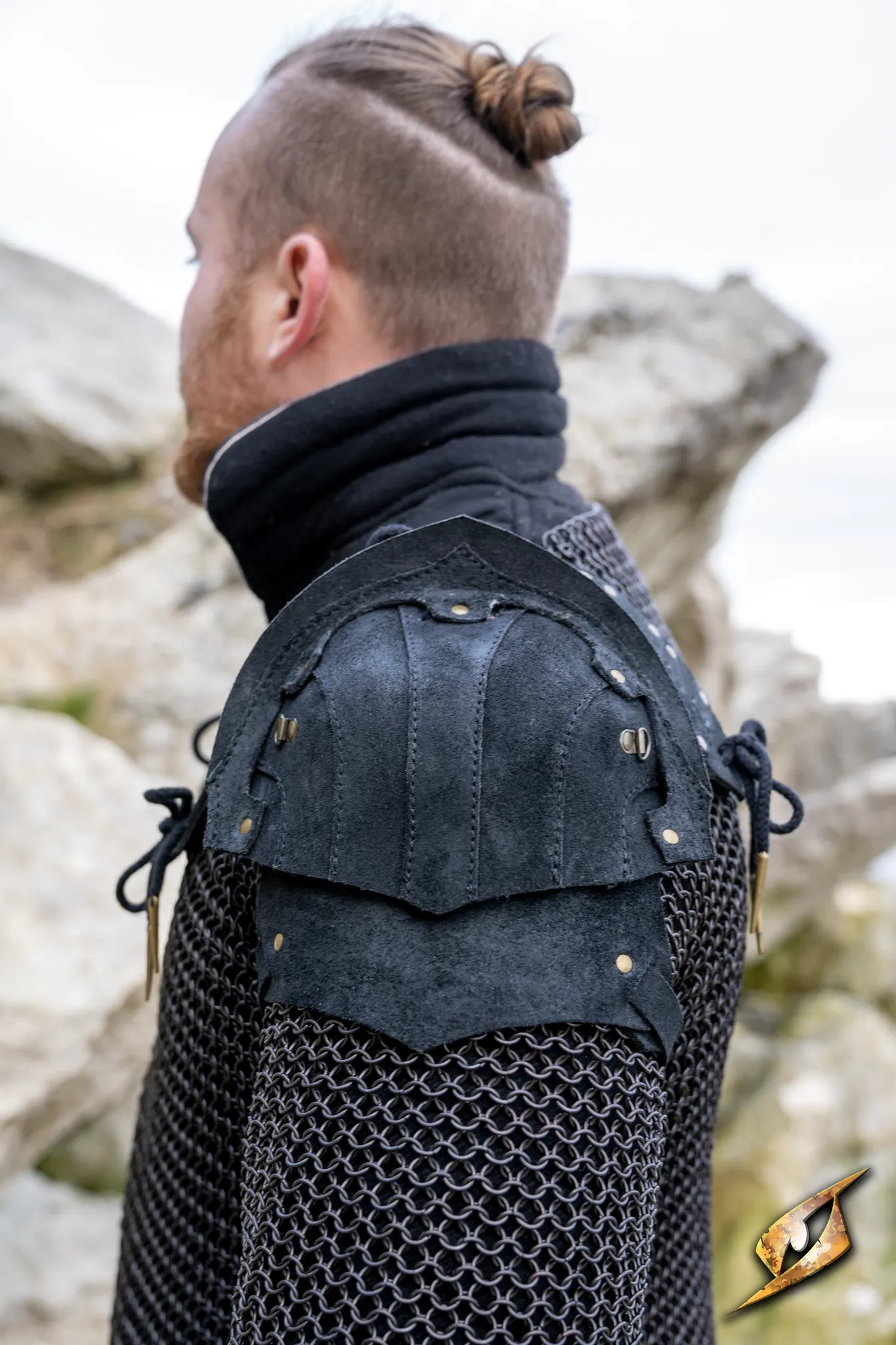Woodsman Suede Shoulder Armour - Image 4