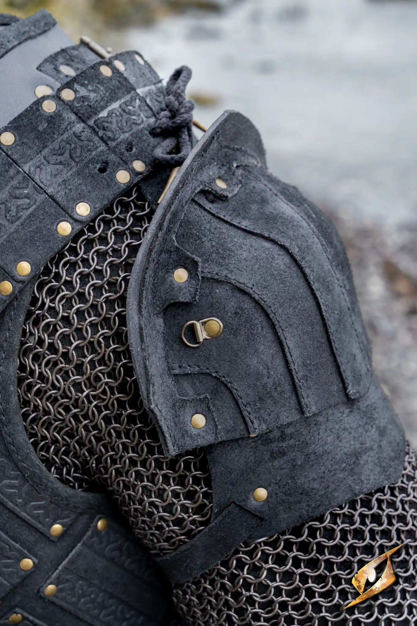 Woodsman Suede Shoulder Armour - Image 5