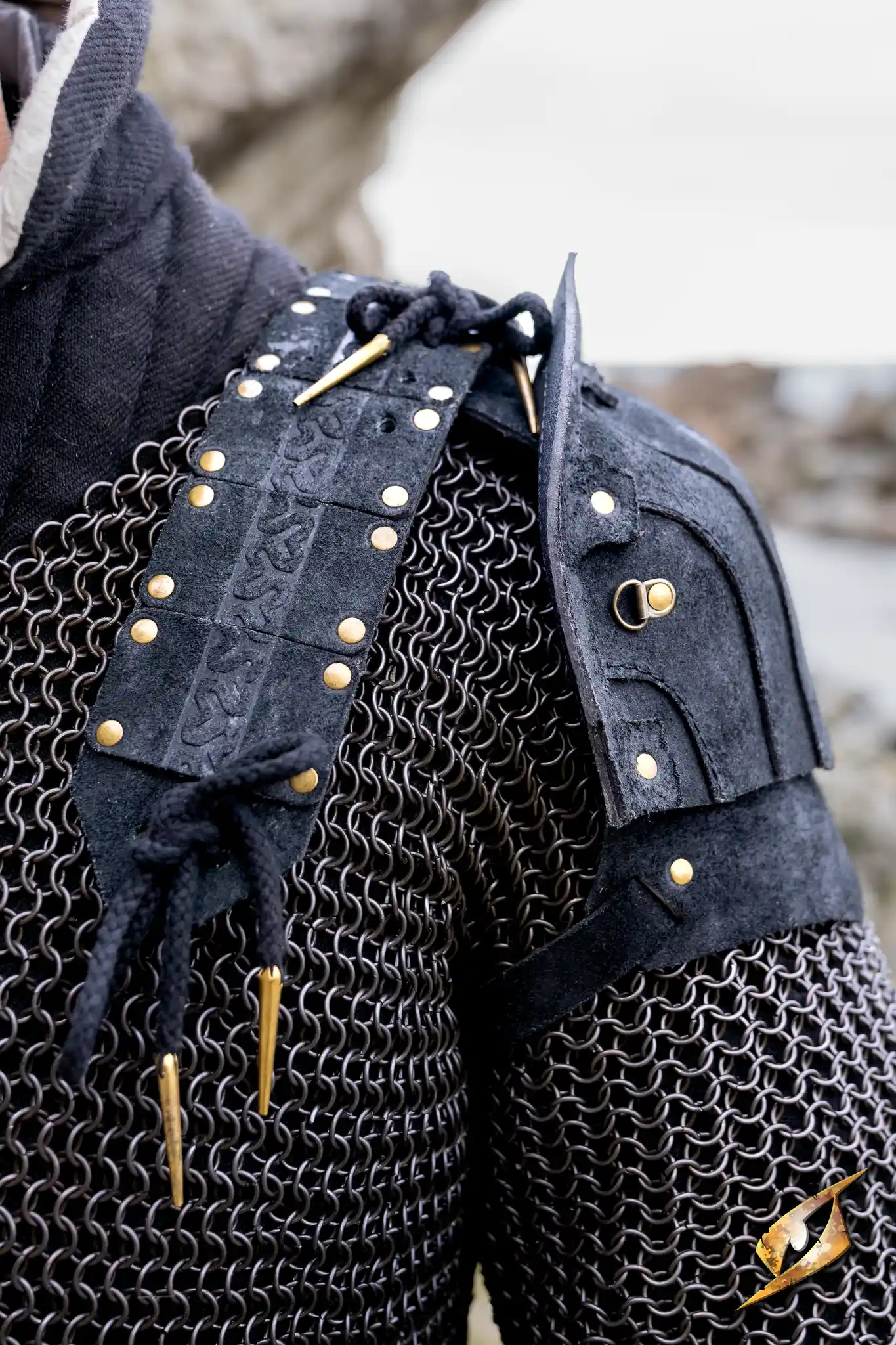 Woodsman Suede Shoulder Armour - Image 7