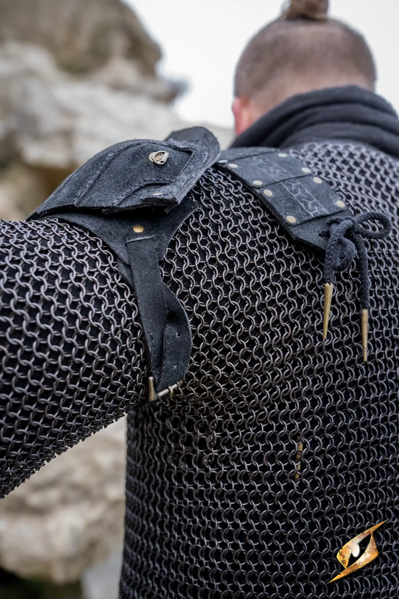 Woodsman Suede Shoulder Armour - Image 9