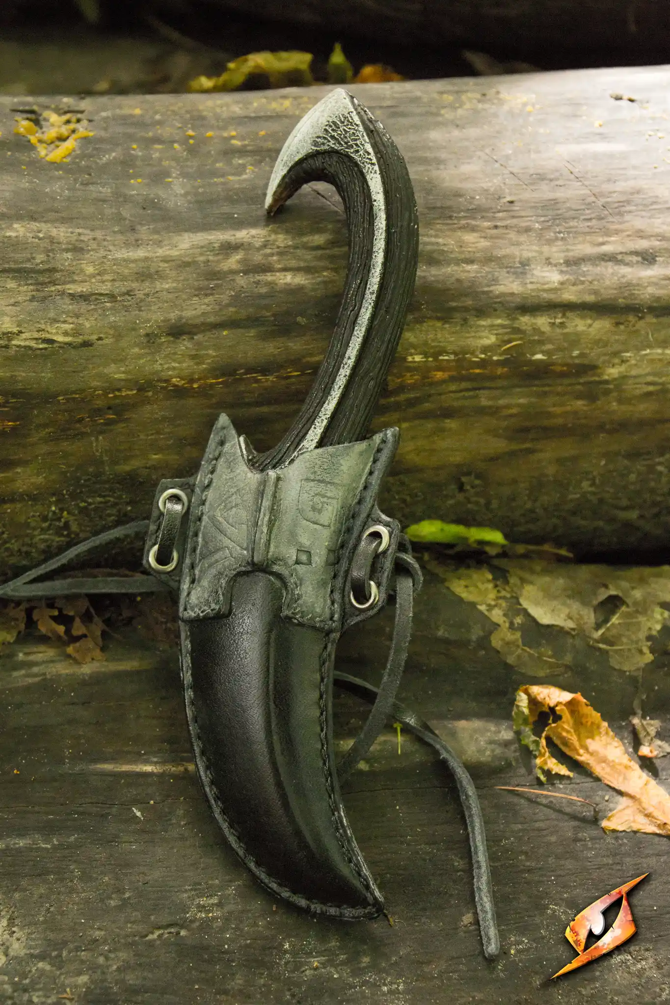 Dark Elven Throwing Knife & Holder - Image 8