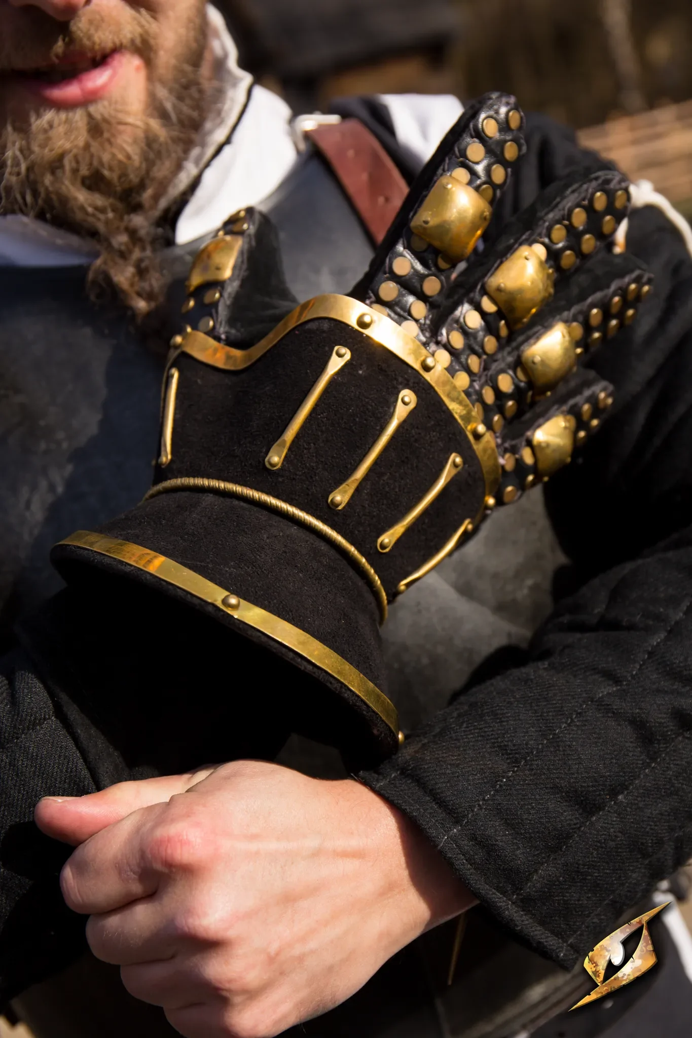 Hourglass Gauntlets - Image 10