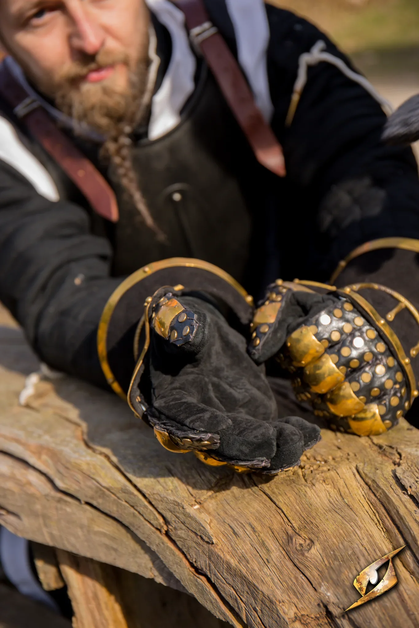 Hourglass Gauntlets - Image 13