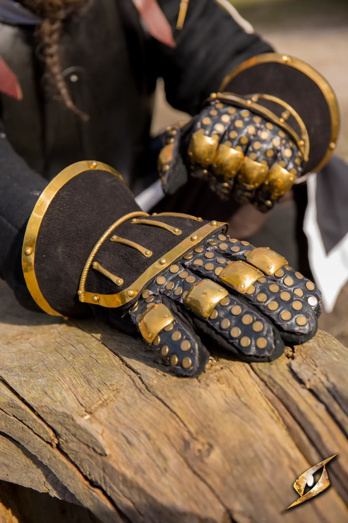 Hourglass Gauntlets - Image 14