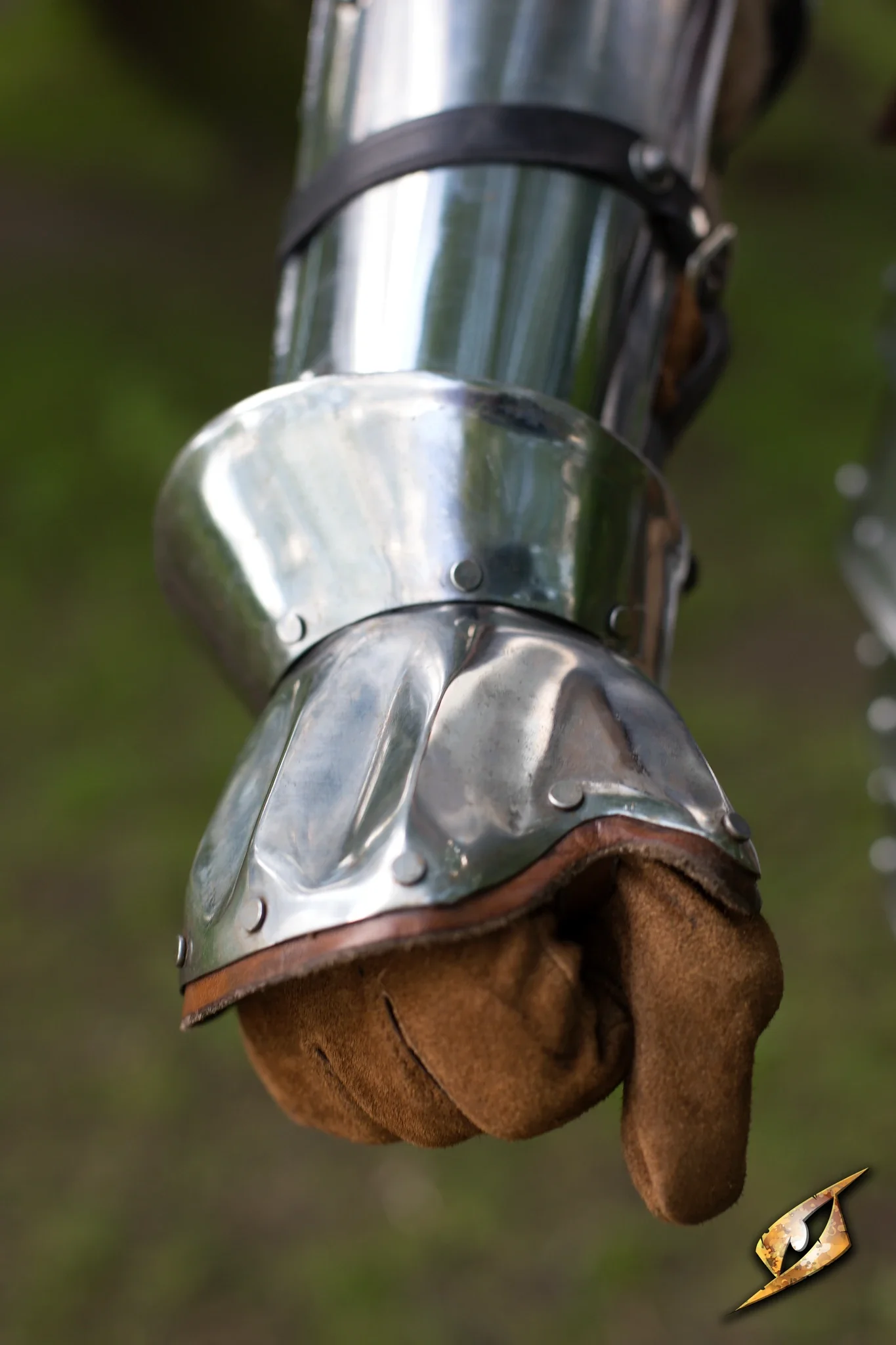 Hourglass Demi Gauntlets - Image 10