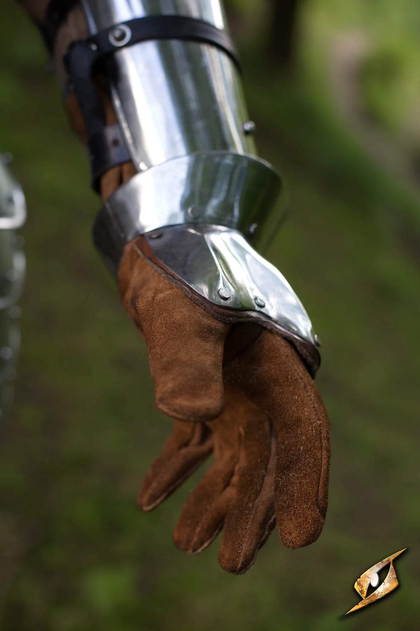 Hourglass Demi Gauntlets - Image 2