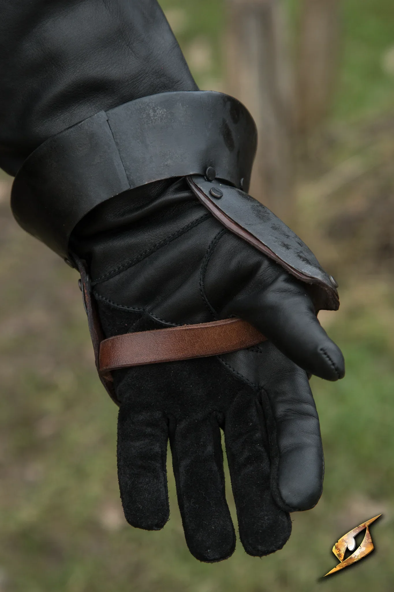 Hourglass Demi Gauntlets - Image 5