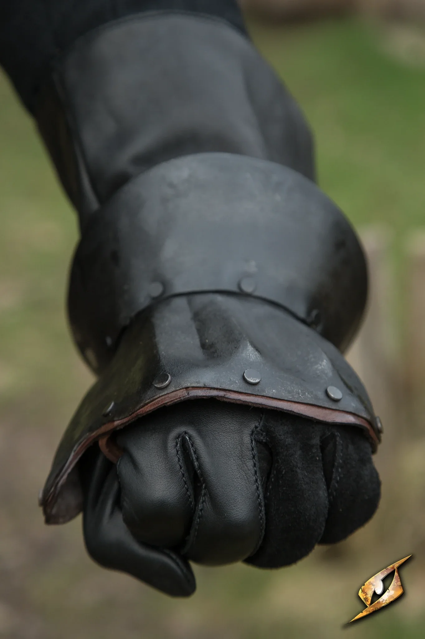 Hourglass Demi Gauntlets - Image 7