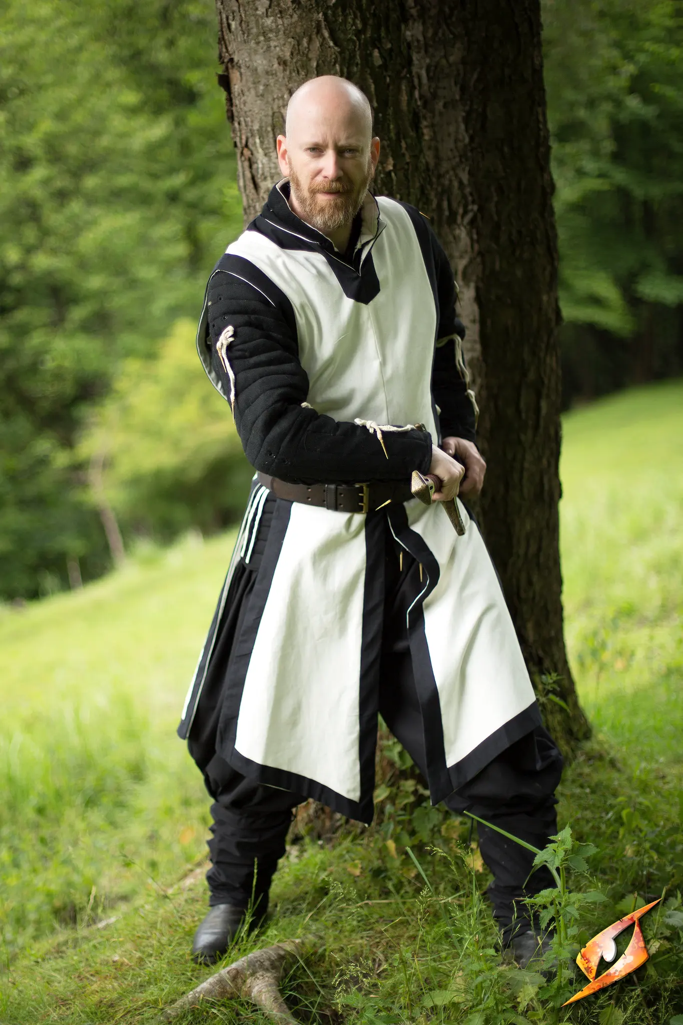 Basic Tabard - Image 11