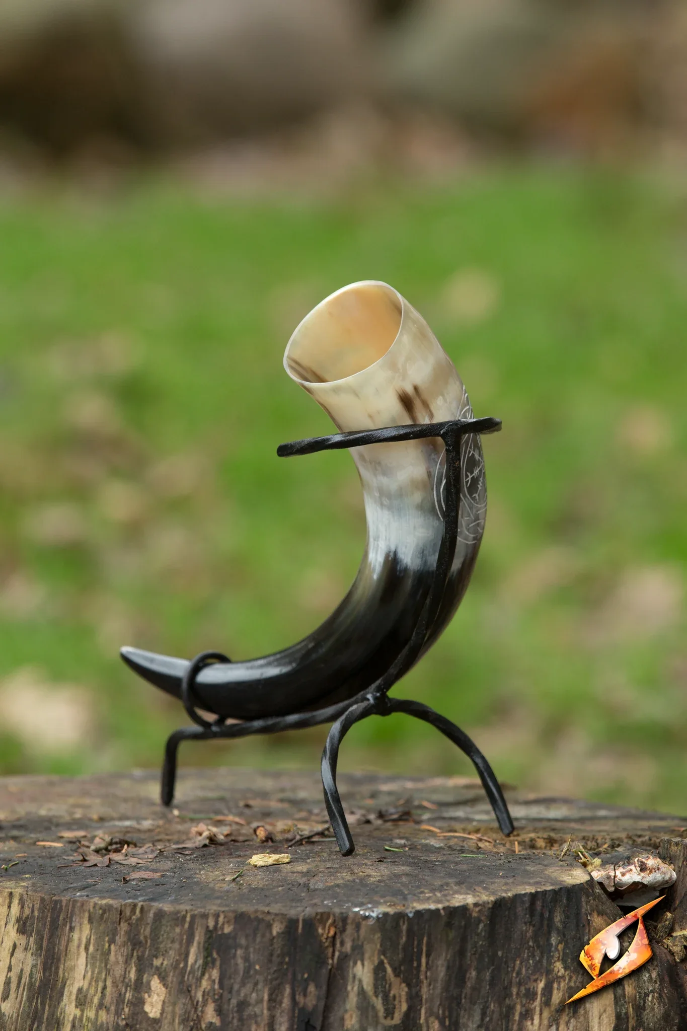 Aegishjalmur Horn With Stand - Image 8