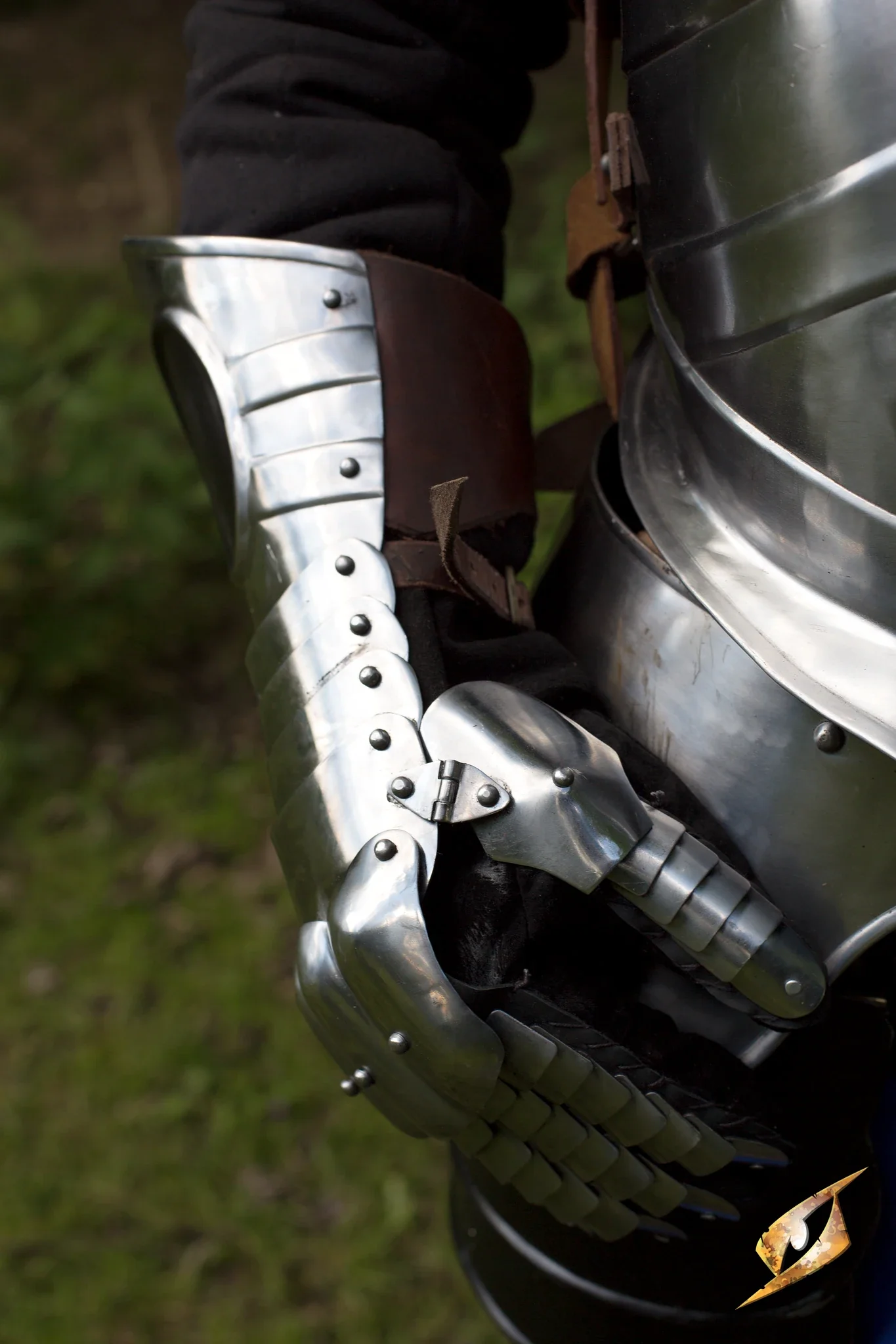 CQ Black Ice Gauntlets - Image 2
