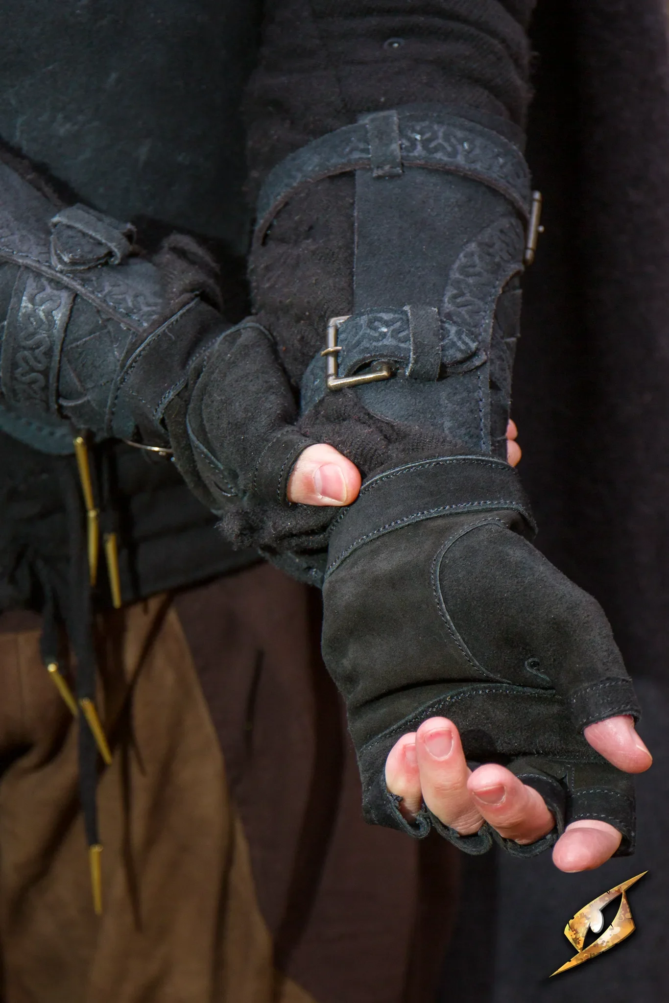 Ranger Bracers - Suede - Image 3