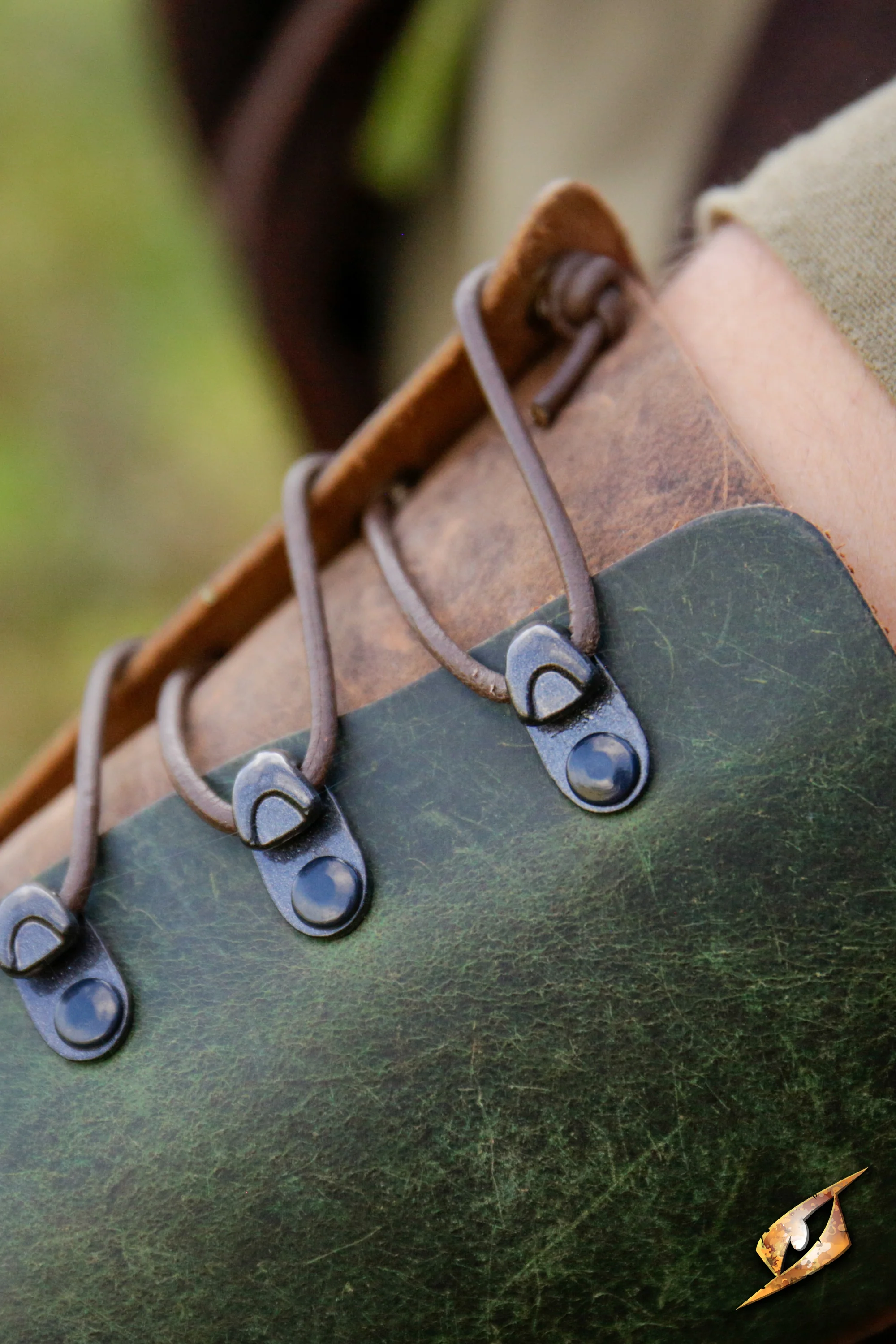 Glade Warden Bracer - Image 2
