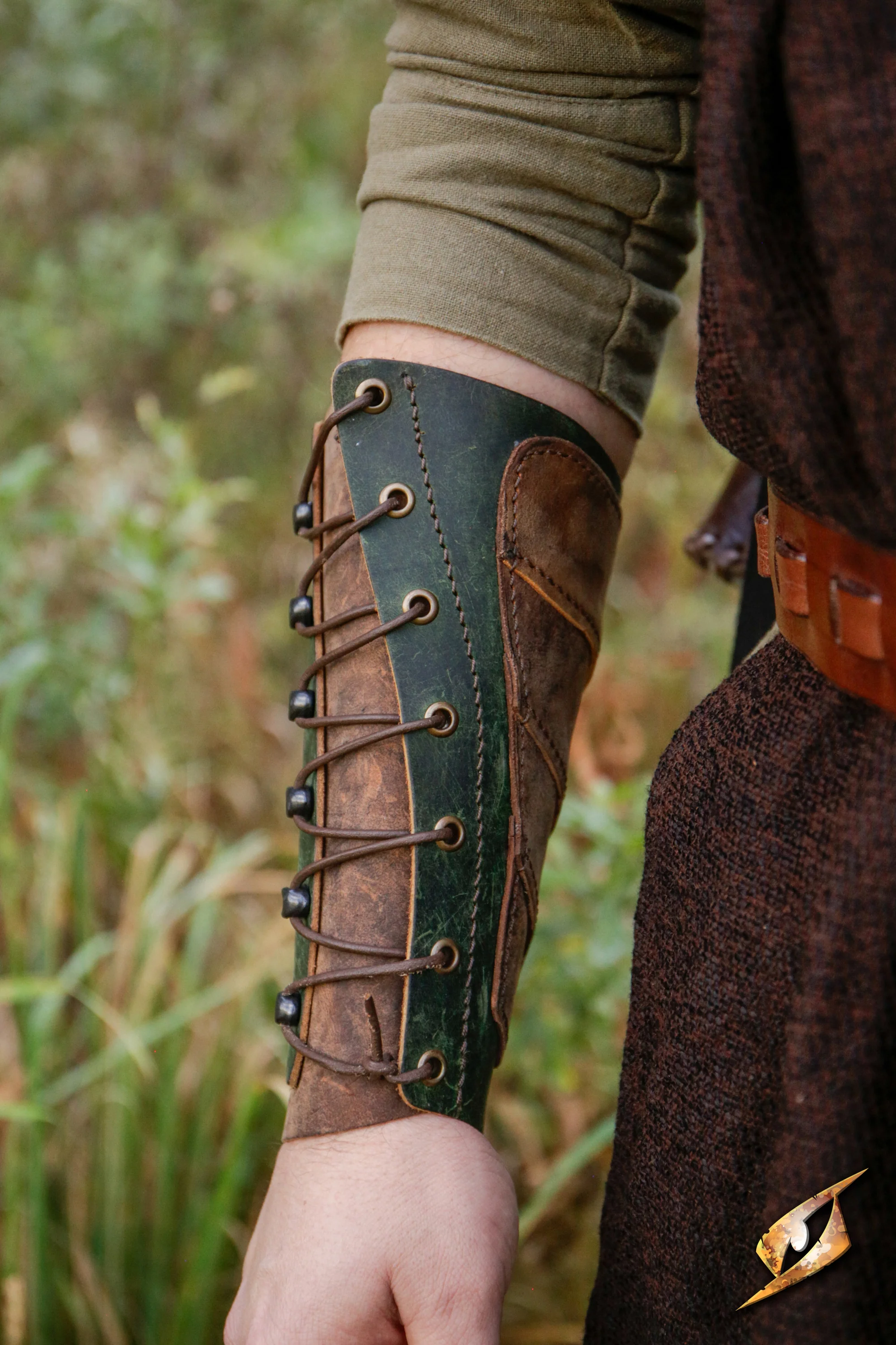 Glade Warden Bracer - Image 23
