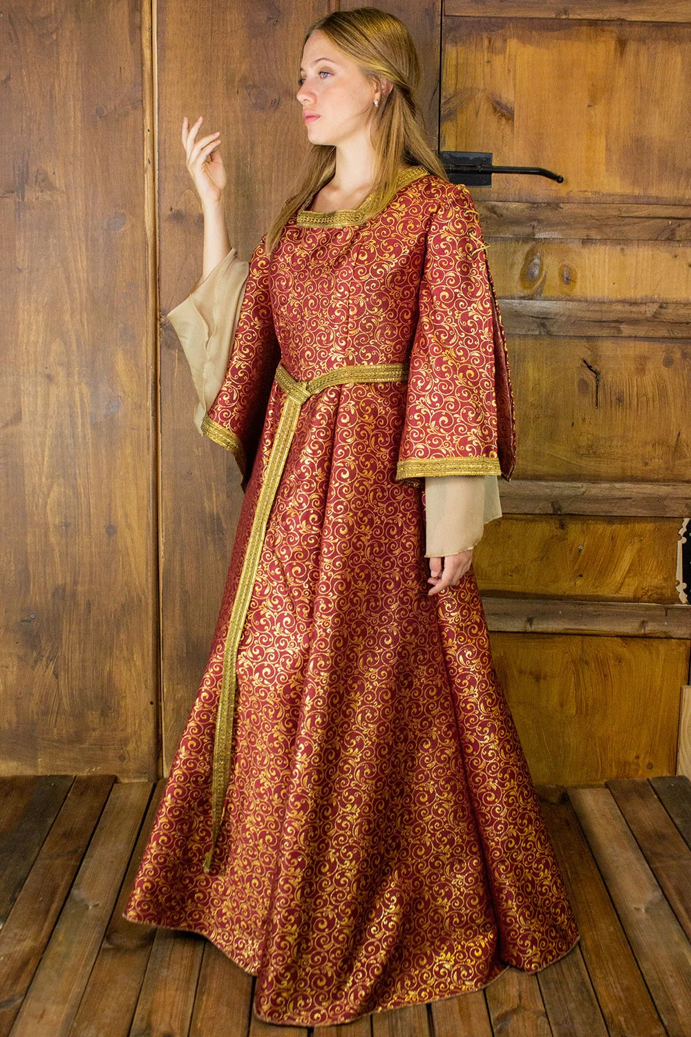 Aquitania Noble Dress - Image 3